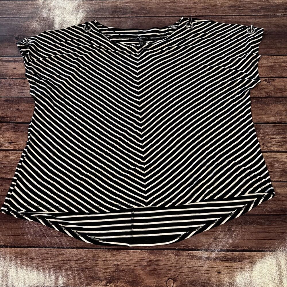 Black and White Striped Cold Shoulder Women’s 2x Cable and Gauge Top NWT